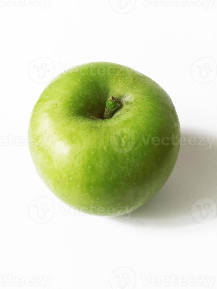 mela verde isolata su fondo bianco foto