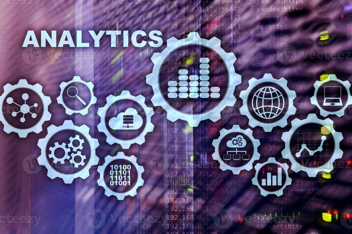 concetto di analisi tecnologica sullo schermo virtuale. big data con icone grafiche su un'interfaccia a schermo digitale e uno sfondo della sala server foto