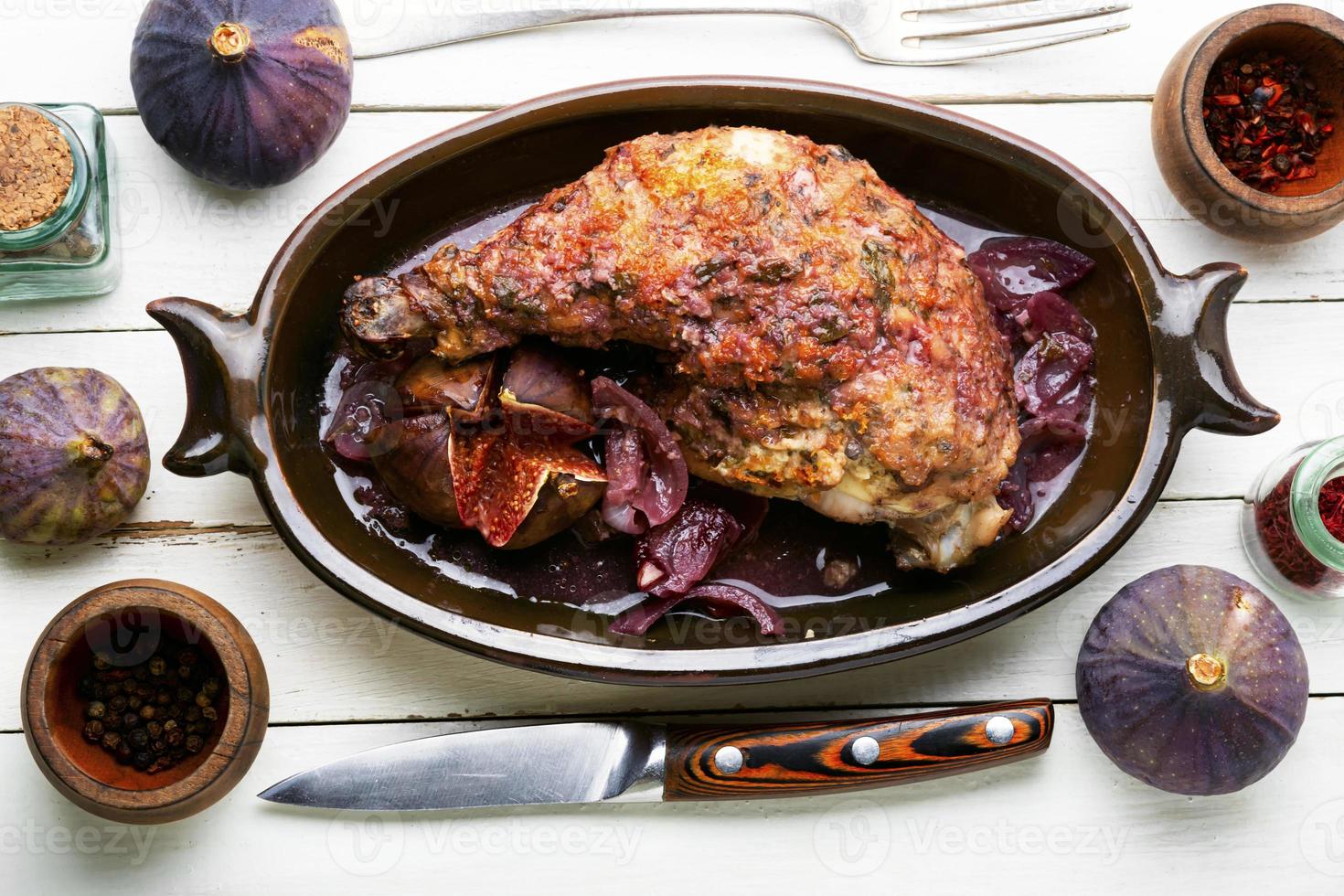 pollo coscia grigliato con fichi nel greco foto