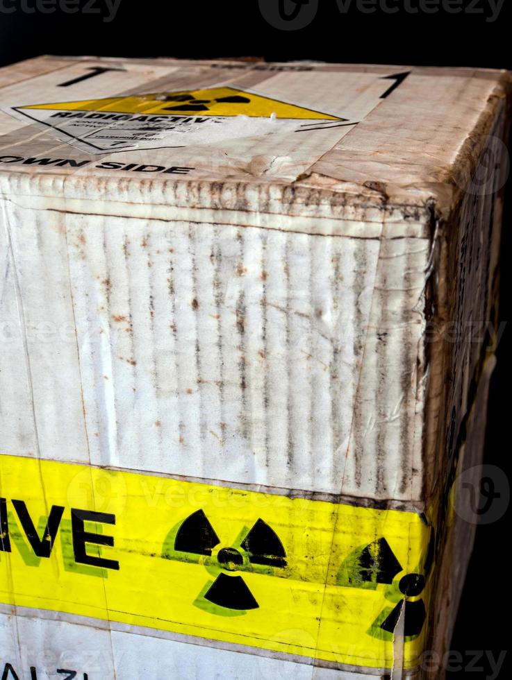 pacchetto scatola di carta di piccolo materiale radioattivo foto