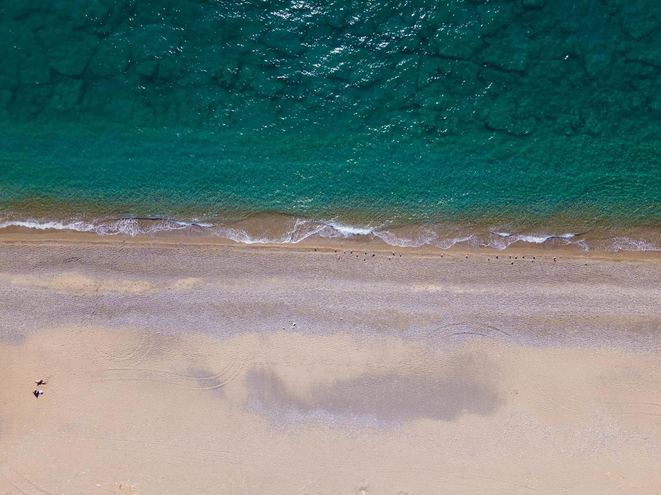 il magnifico Visualizza di il aria a partire dal il aria e il spiaggia. sfondo e paesaggio foto