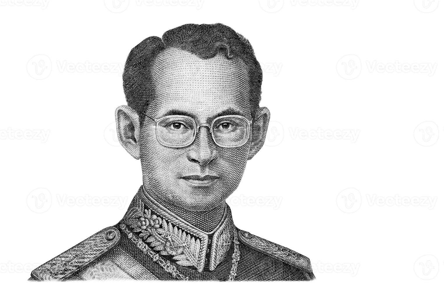 ritratto di re Bhumibol adulyadej a partire dal 50 baht Tailandia i soldi conto vicino su isolato su bianca foto