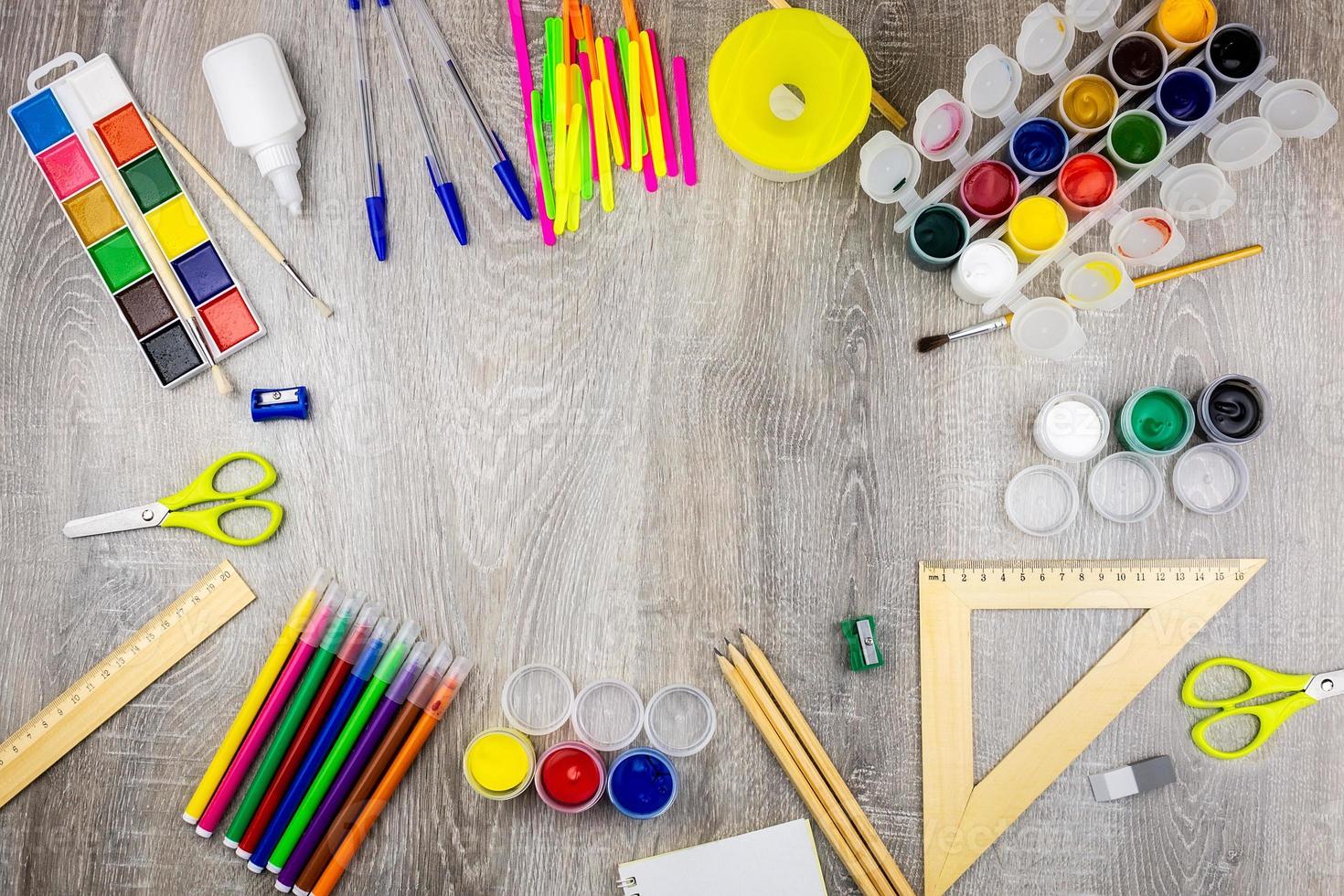 scuola forniture su un' grigio sfondo foto