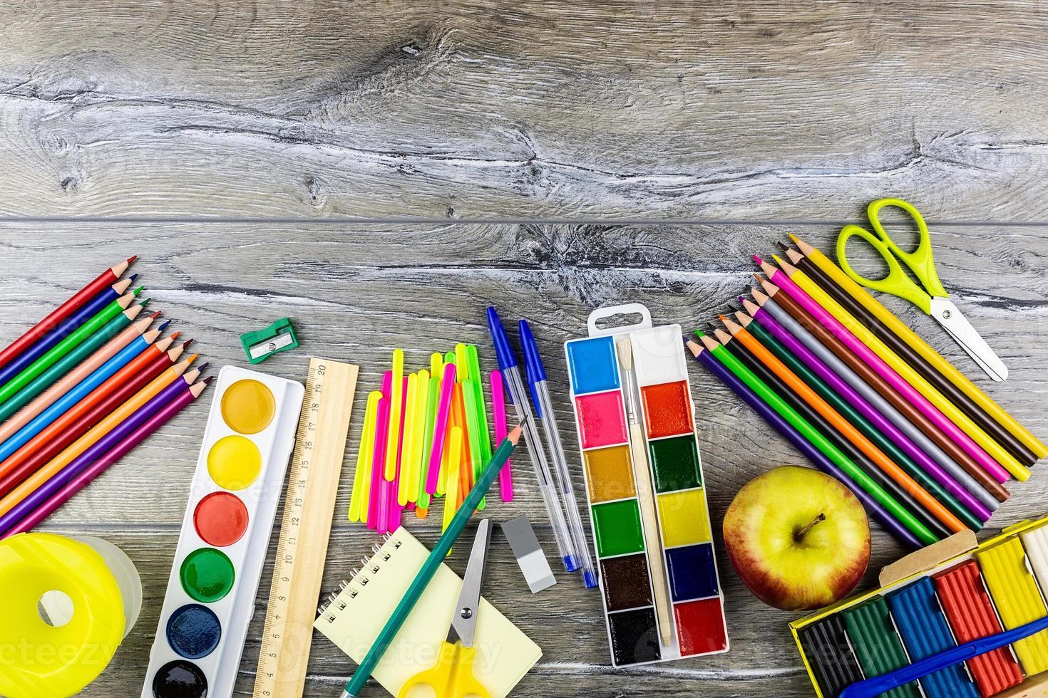 scuola forniture su un' grigio sfondo foto