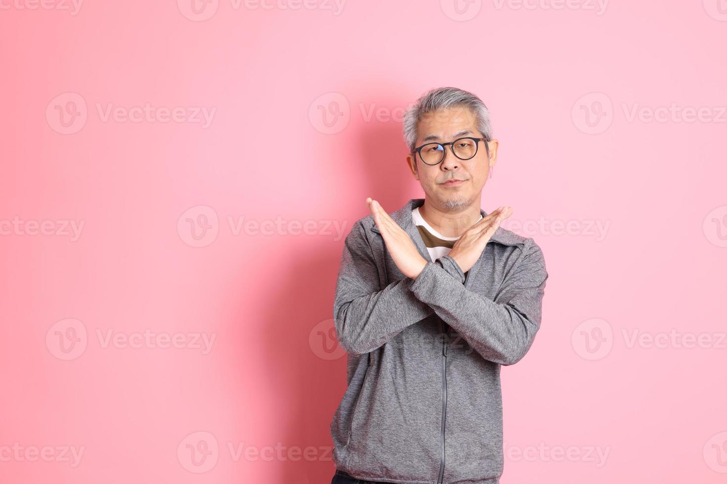 asiatico uomo su rosa foto