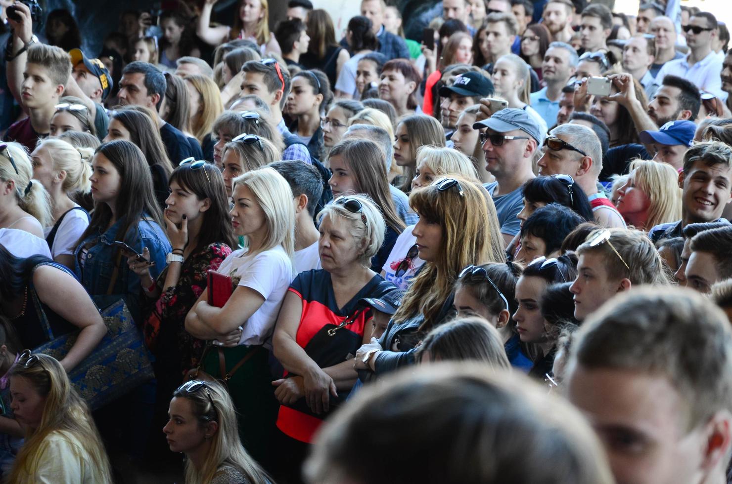 Kharkiv, Ucraina - 27 Maggio, 2018 folla di persone come un' spettatori durante il annuale Festival di strada culture foto