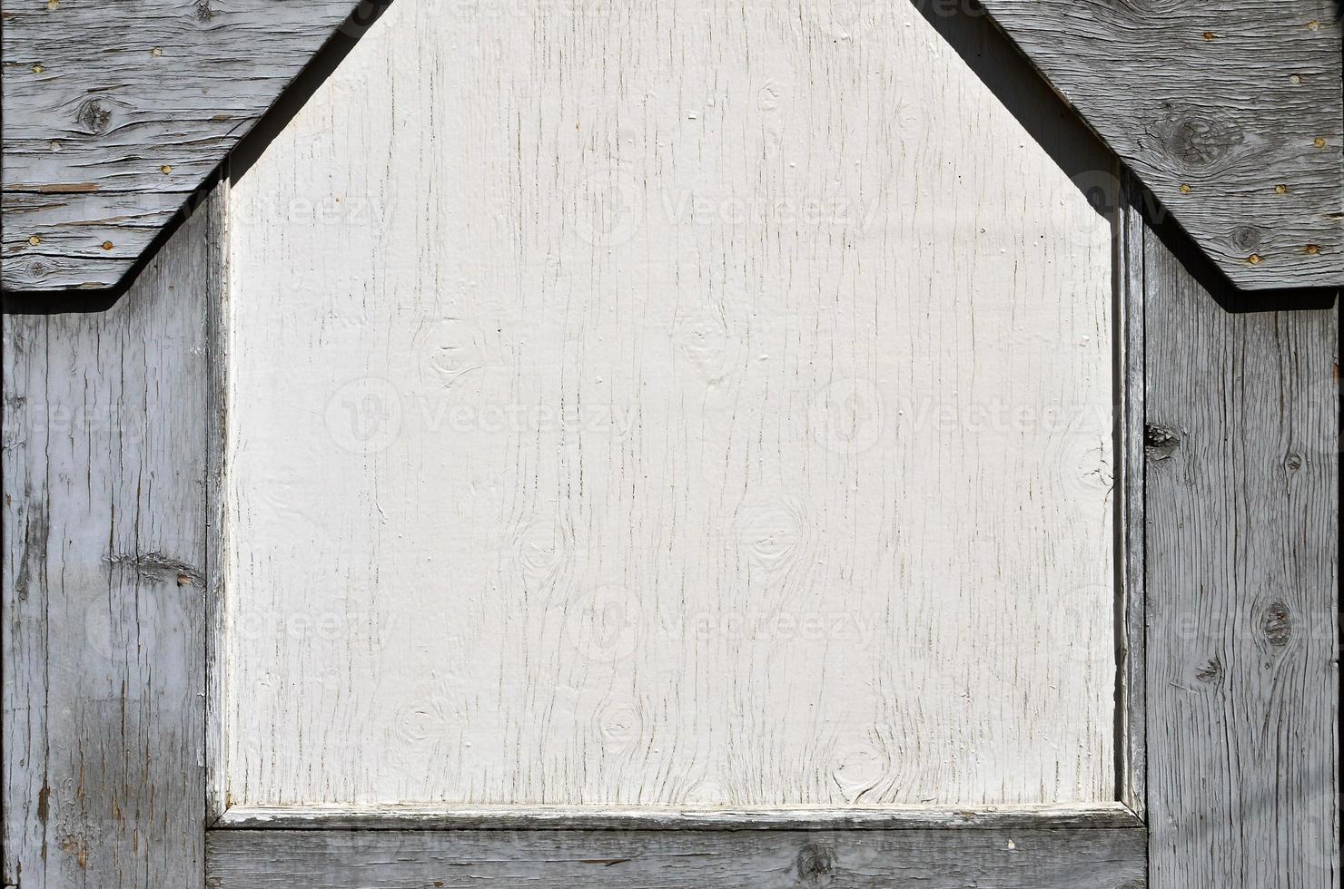 struttura di un' di legno parete con un vecchio dipingere Rivestimento quello bottino sotto il influenza di tempo e tempo metereologico foto