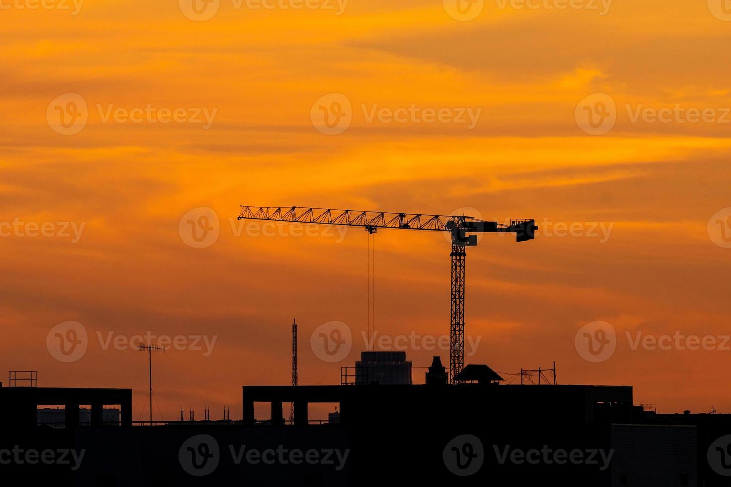 silhouette di un' costruzione gru foto
