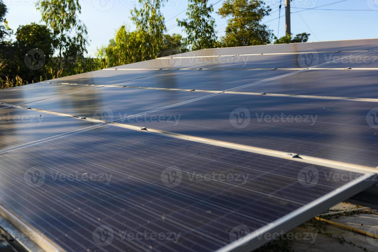 fotovoltaico energia fornitura sistemi. solare energia pannelli. solare energia pianta. il fonte di ecologico rinnovabile energia. - Immagine foto