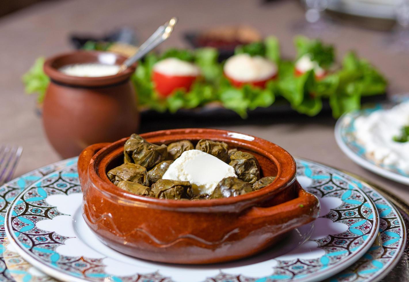 pasto azerbaigiano su piatti decorativi foto