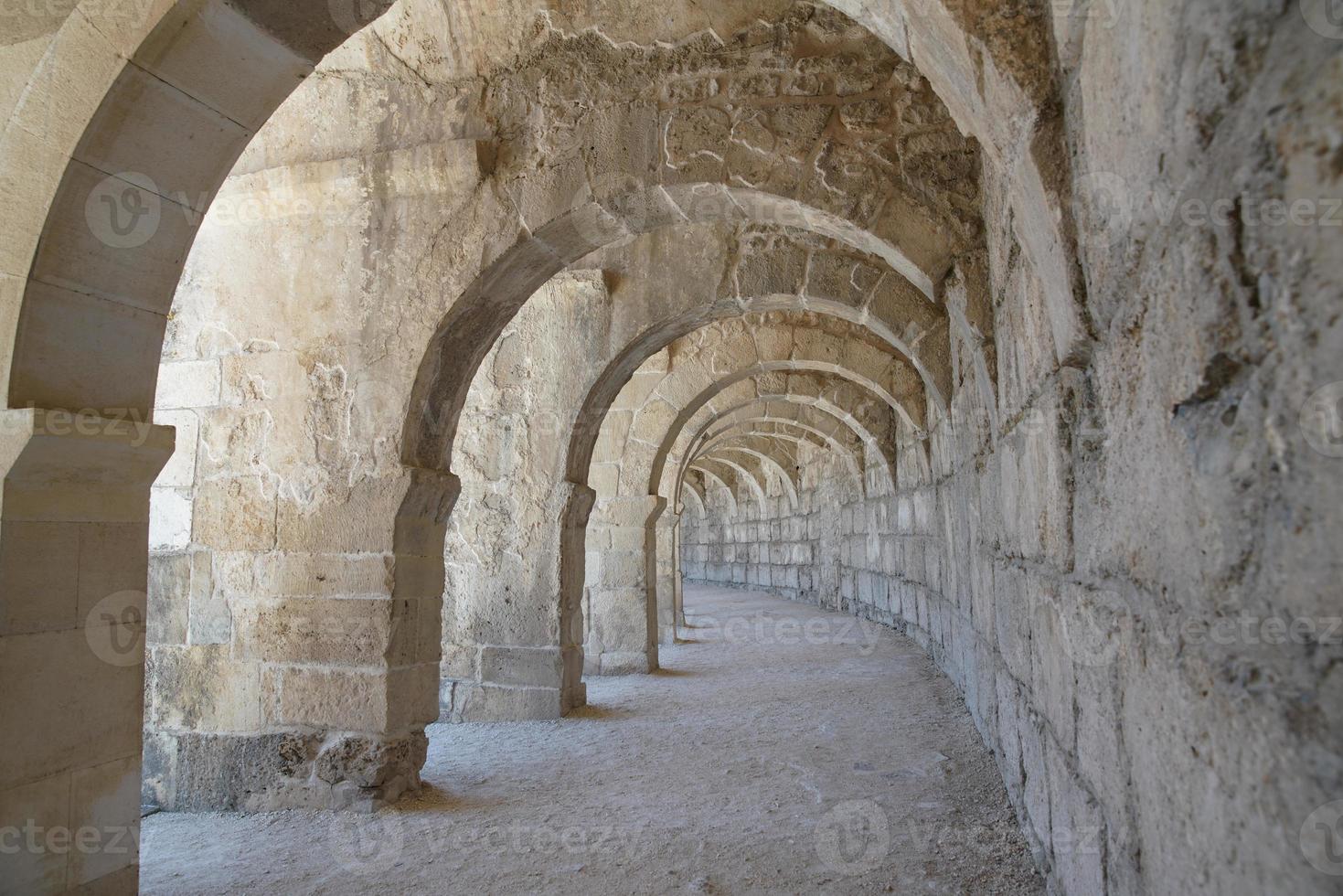 corridoio nel Teatro di aspendo antico città nel antalya, turkiye foto