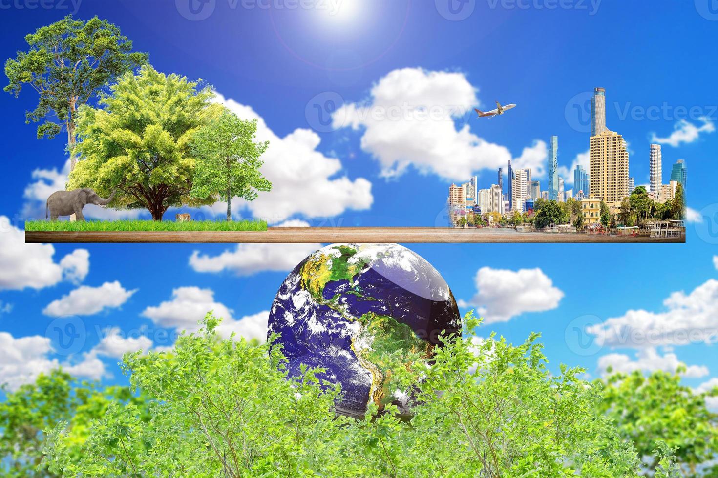 carbonio neutro e esg concetti carbonio emissioni pulito energia globo equilibrio fra sostenibile risorsa foreste cura per il ambiente e inquinata città foto