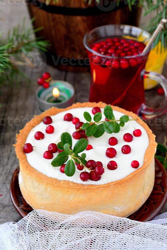 torta di cheesecake al cioccolato bianco con mirtilli rossi foto