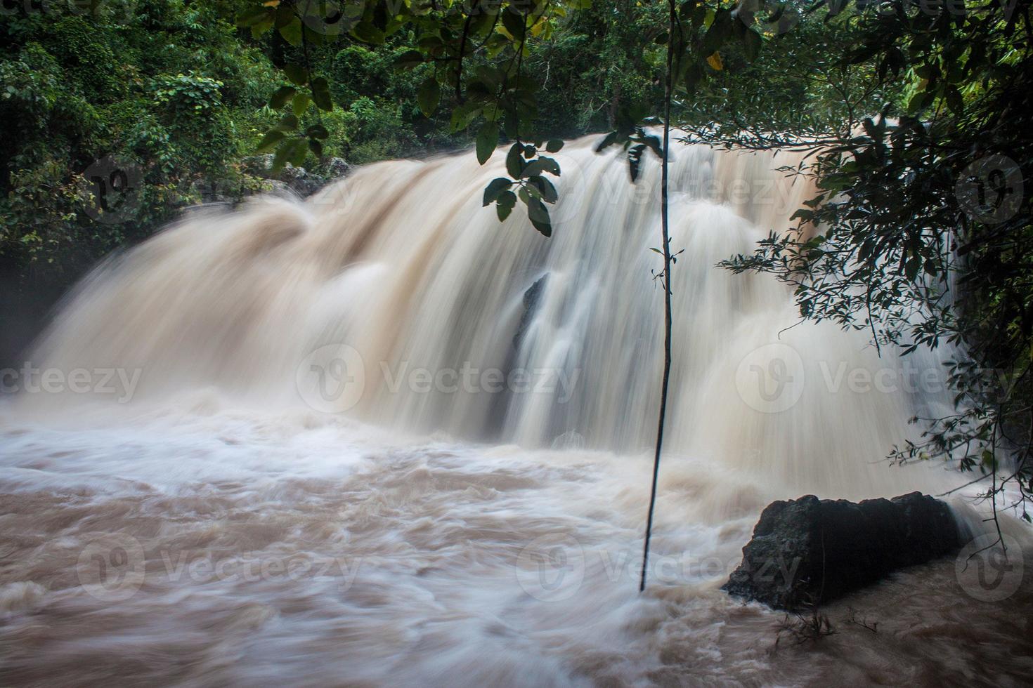 cascata al parco nazionale khao yai foto