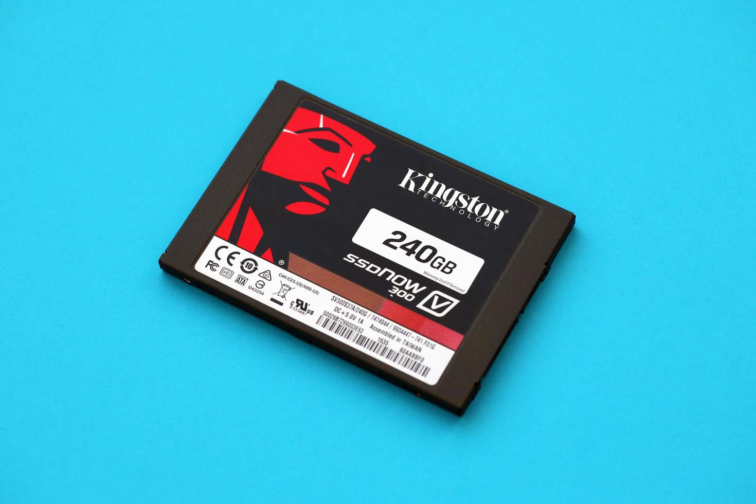 ternopil, Ucraina - giugno 20, 2022 Kingston ssd ora 300 ssd solido stato guidare Conservazione 240 GB assemblato nel Taiwan sotto il Kingston tecnologia società foto