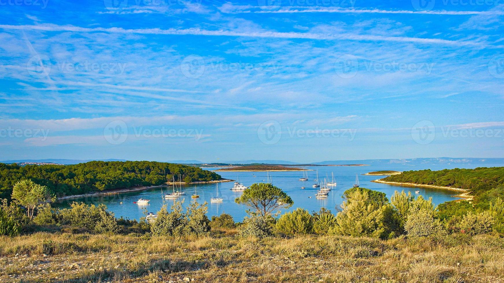 un' baia a tr mediterraneo mare nel Croazia foto