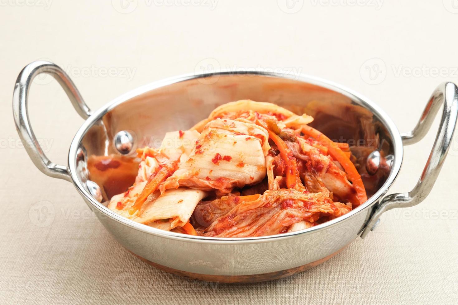 kimchi o Kimci, un' tradizionale coreano cibo, sottaceto fermentato verdure con un' speziato stagionatura foto