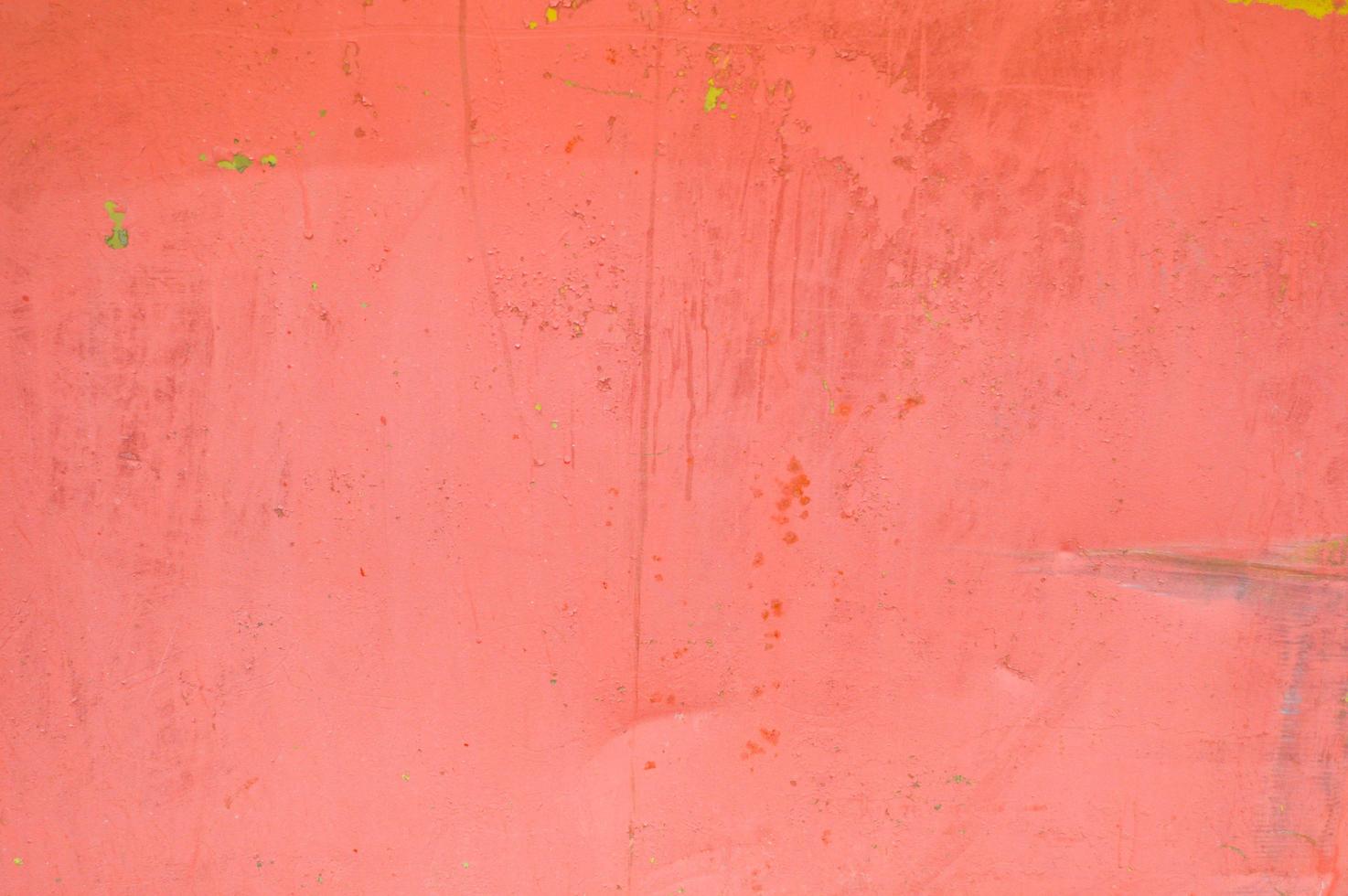 rosso ferro vecchio graffiato cencioso parete di foglio metallo. struttura, sfondo foto