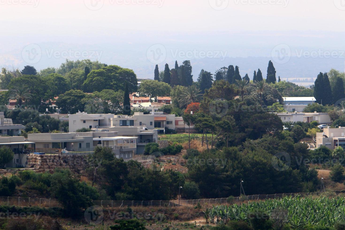 paesaggio nel un' piccolo cittadina nel settentrionale Israele. foto