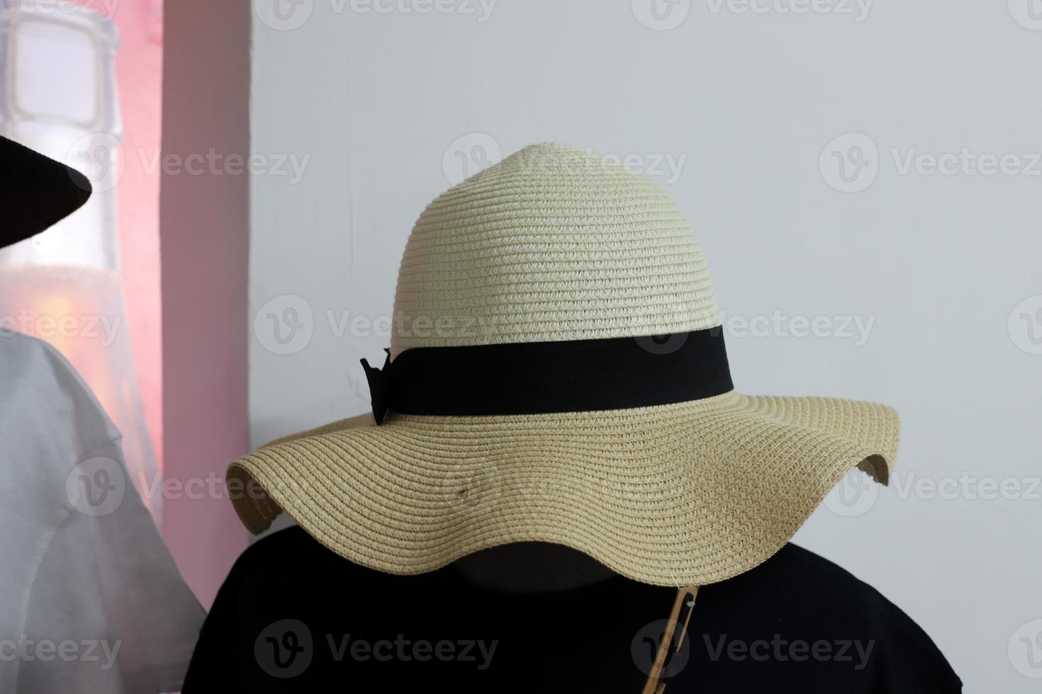 un' Da donna cappello è venduto nel un' negozio nel Israele. foto