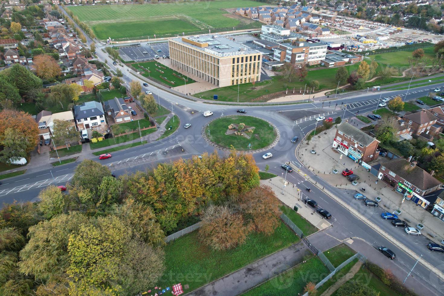 migliore aereo Visualizza di luton città di Inghilterra dopo tramonto foto