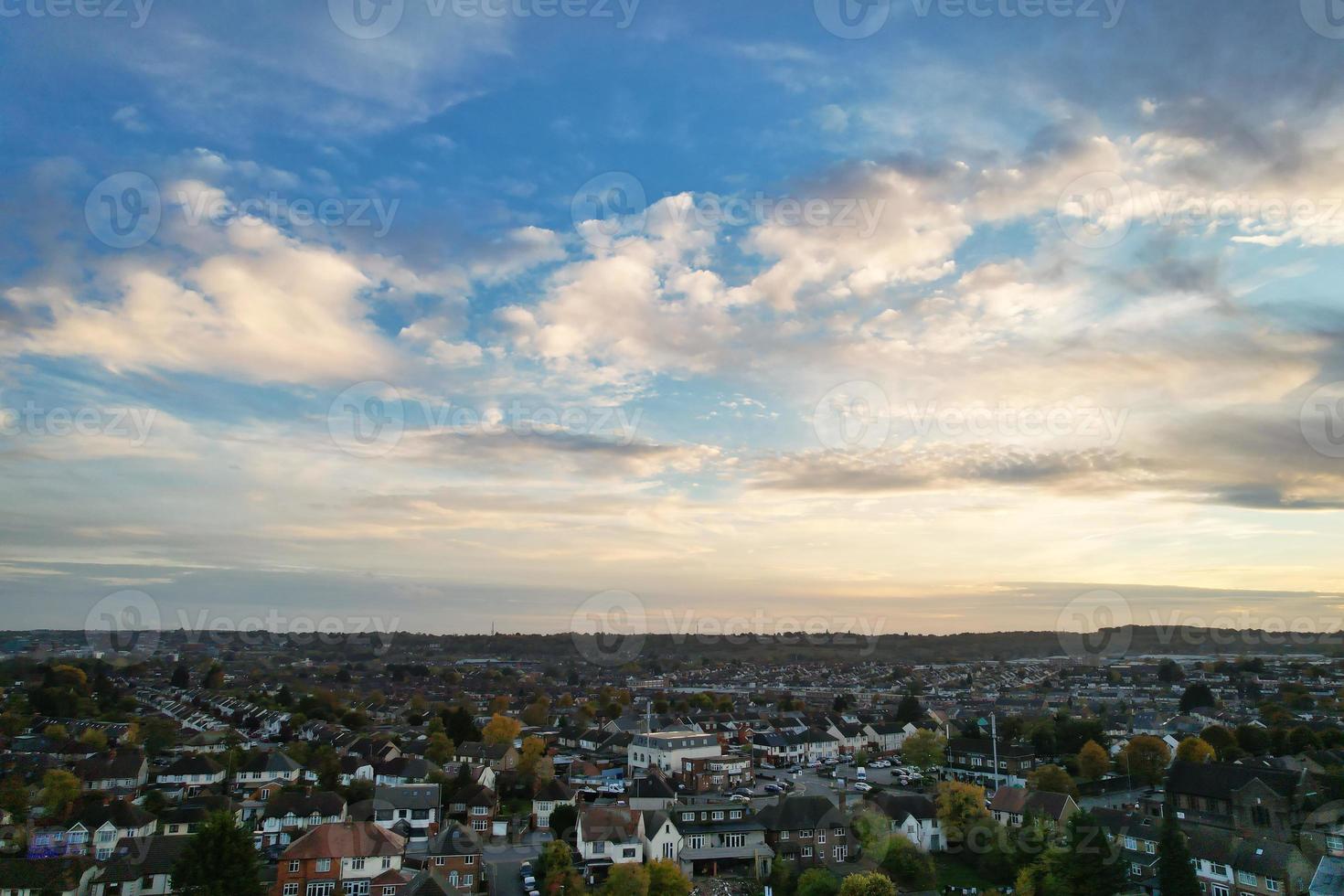 migliore aereo Visualizza di luton città di Inghilterra dopo tramonto foto