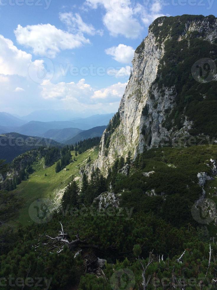 guardare al di sopra di il europeo Alpi vicino cattivo tolz, Germania foto