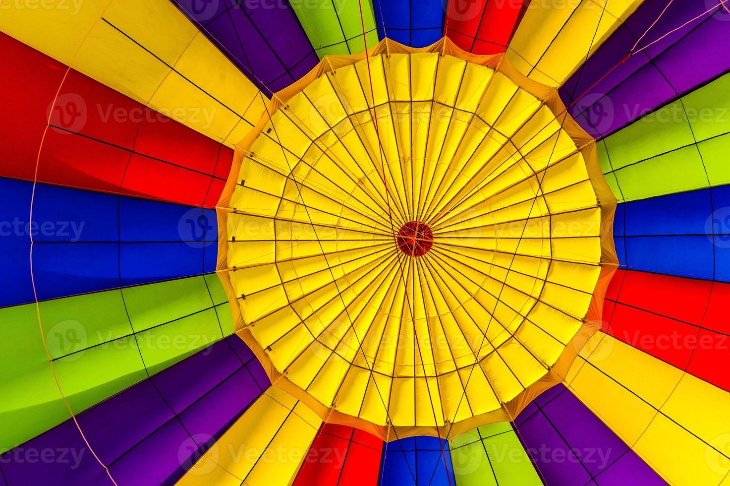 colori vividi di una mongolfiera foto