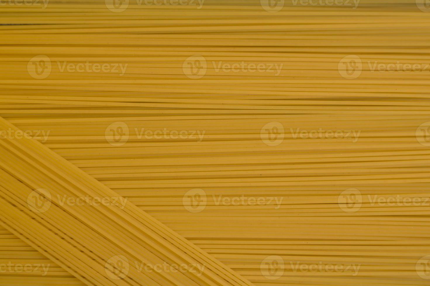 spaghetti pasta italiano cucina cibo. giallo lungo spaghetti cibo sfondo foto
