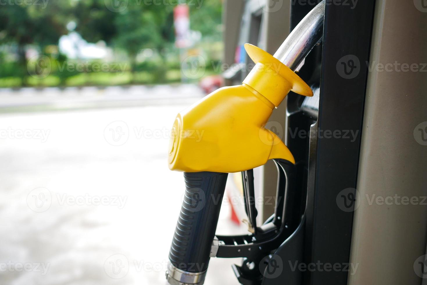 vicino su di giallo colore carburante ugello foto