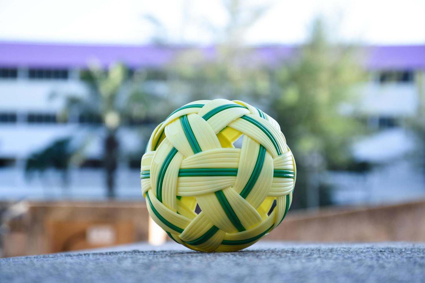 sepak takraw sfera, popolare sport di sud-est asiatico Paesi, morbido e selettivo messa a fuoco, all'aperto sport e ricreativo attività concetto. foto