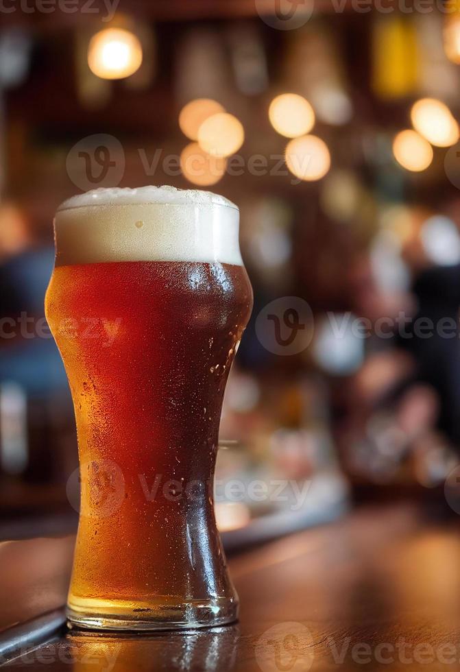 bicchiere di leggero birra nel un' pub foto