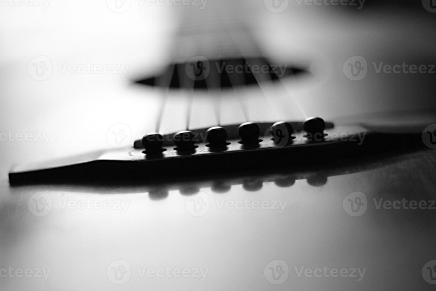 chitarra in bianco e nero foto
