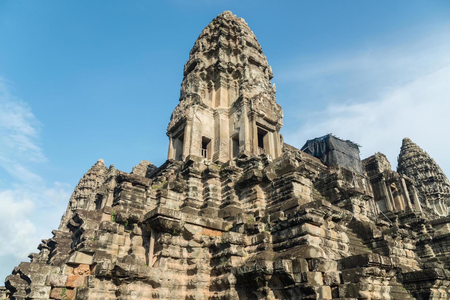 uno di il principale Torre di Angkor wat il maggior parte turista attrazione posto nel siem raccogliere, Cambogia. foto