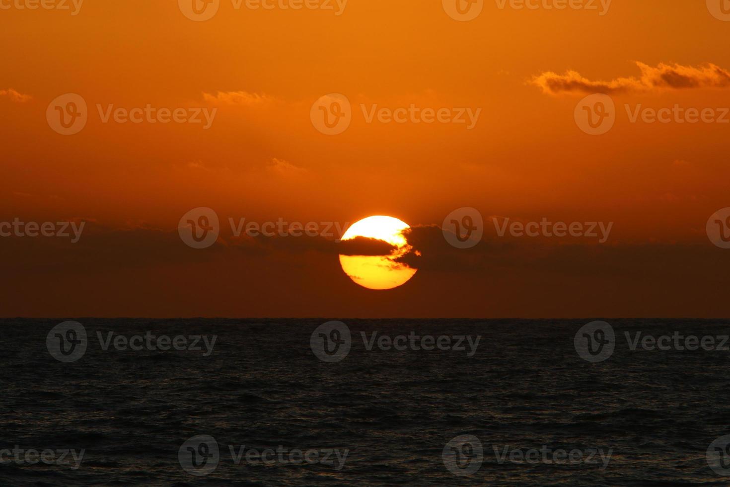 il sole è il più caldo stella nel nostro galassia in giro quale il terra gira. foto