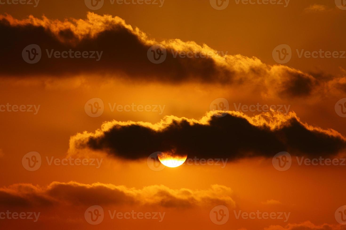 il sole è il più caldo stella nel nostro galassia in giro quale il terra gira. foto