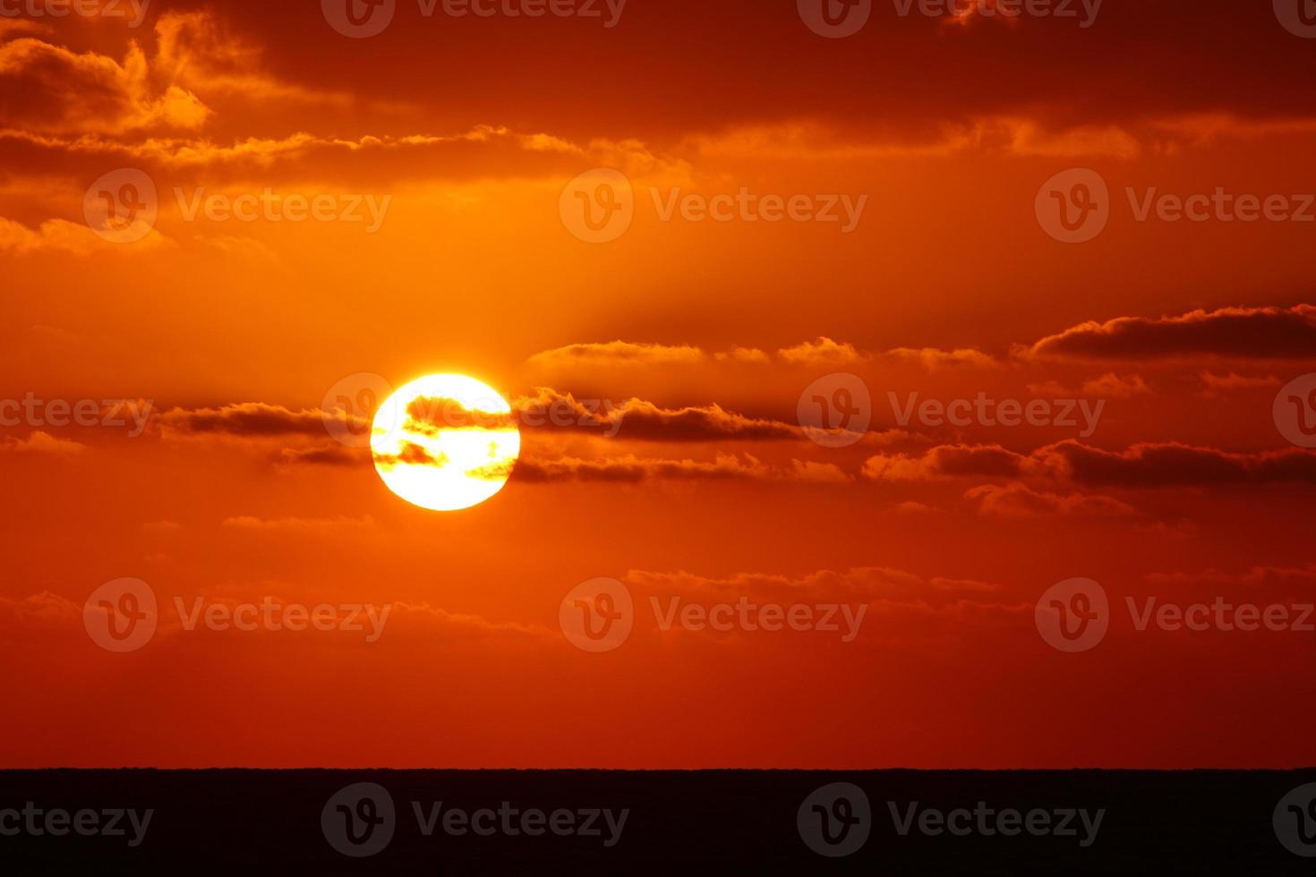 il sole è il più caldo stella nel nostro galassia in giro quale il terra gira. foto