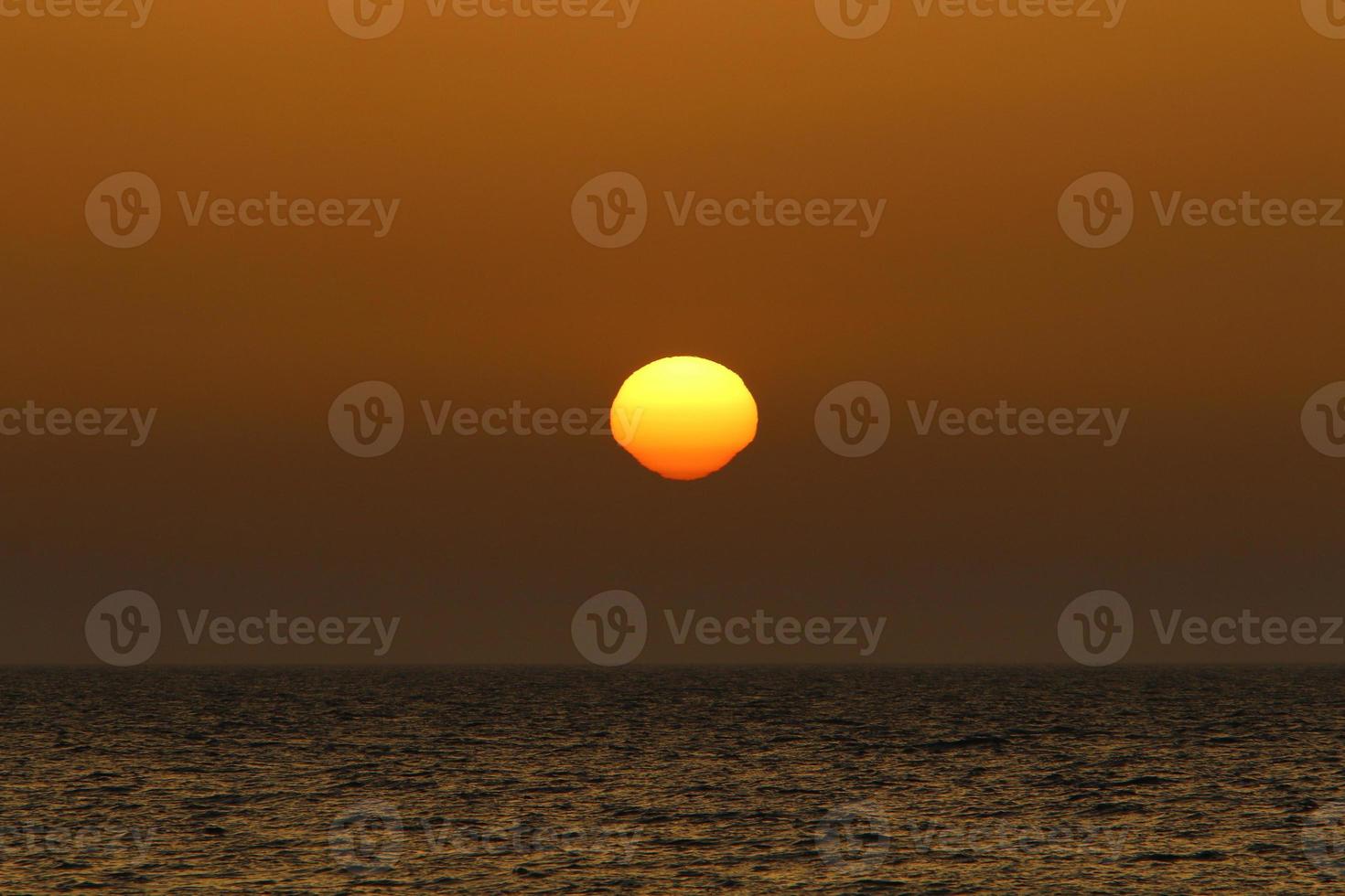 il sole è il più caldo stella nel nostro galassia in giro quale il terra gira. foto