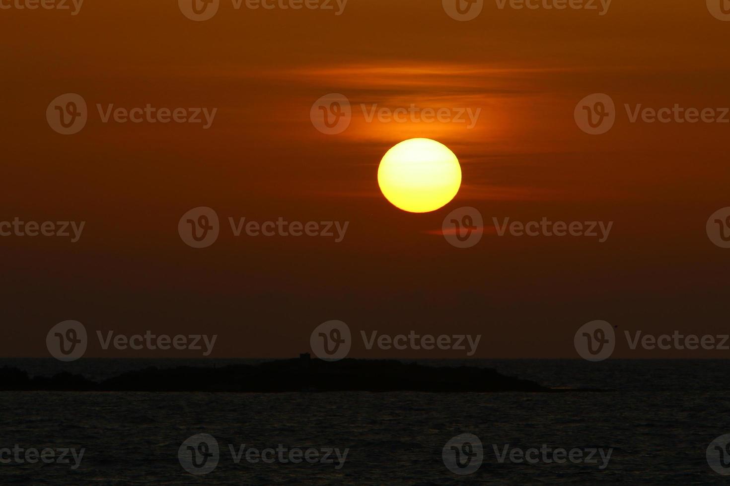 il sole è il più caldo stella nel nostro galassia in giro quale il terra gira. foto