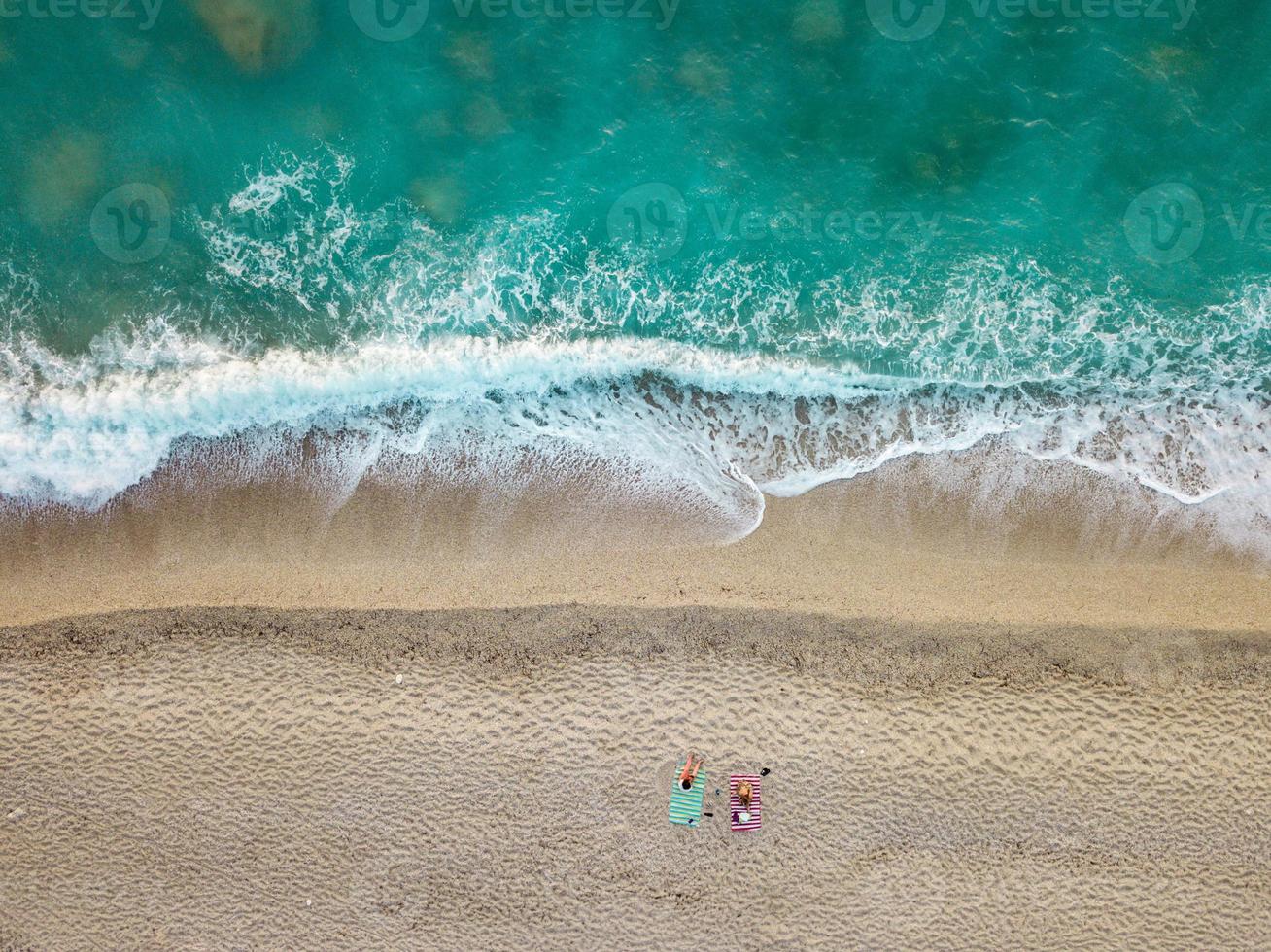 solitario sulla spiaggia foto