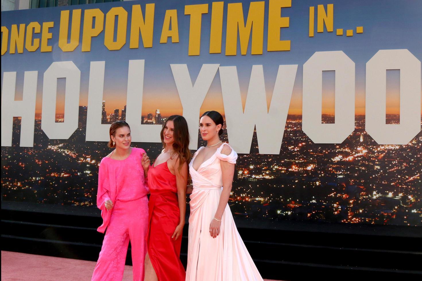 los angeles - luglio 22 - tallulah belle Willis, esploratore larue Willis, rumer willis a il una volta su un' tempo nel hollywod prima a il tcl Cinese Teatro imax su luglio 22, 2019 nel los angeles, circa foto