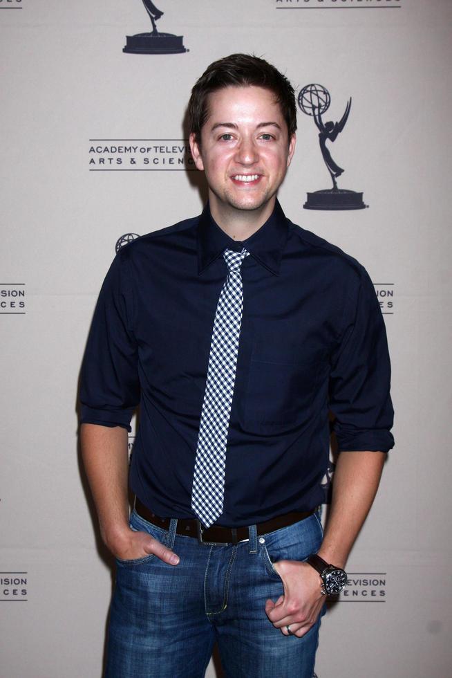 los angeles, giu 13 - bradford anderson arriva a il giorno emmy candidati ricezione presentata di ata a il montaggio beverly colline su giugno 13, 2013 nel beverly colline, circa foto