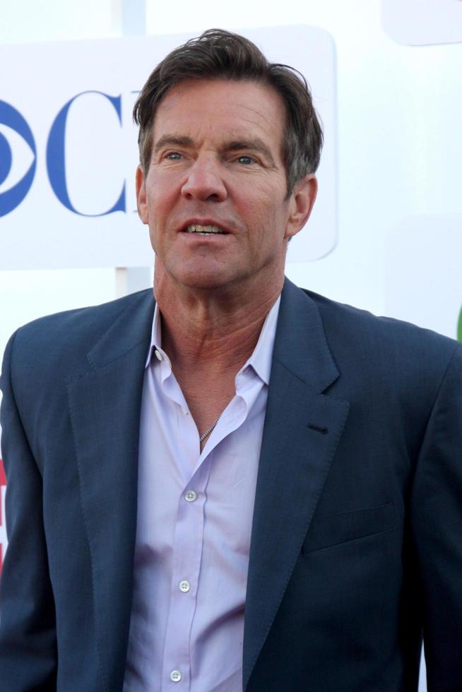 los angeles, luglio 29 - dennis quaid arriva a il cb, cmq, e orario dello spettacolo 2012 estate tca festa a beverly hilton Hotel adiacente parcheggio lotto su luglio 29, 2012 nel beverly colline, circa foto