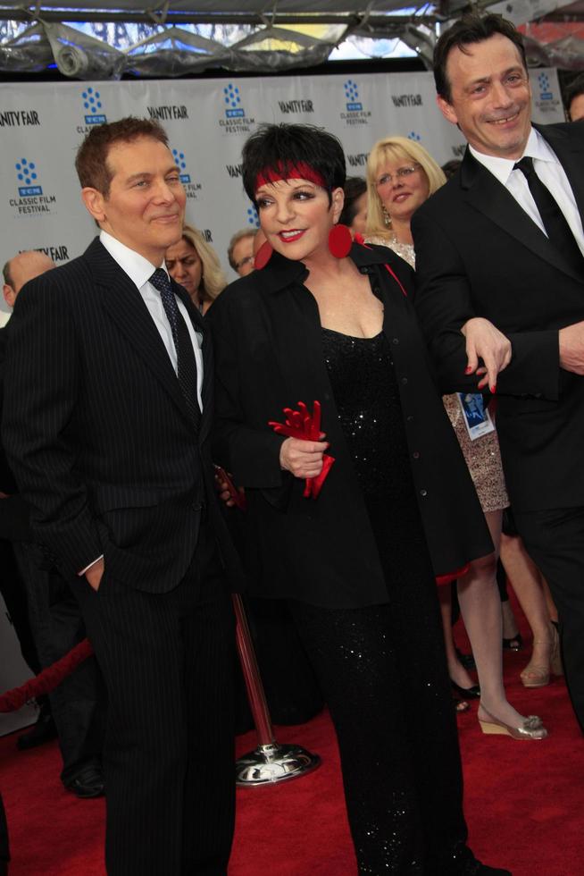 los angeles, apr 12 - Michael feinstein, lisa minnelli, ospite arriva a il tcm 40 ° anniv di cabaret a grauman Cinese Teatro su aprile 12, 2012 nel los angeles, circa foto