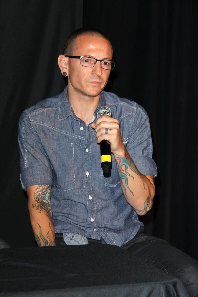 los angeles, giu 18 - linkin parco, chester bennington a il linkin parco rockwalk induzione cerimonia a il chitarra centro su giugno 18, 2014 nel los angeles, circa foto