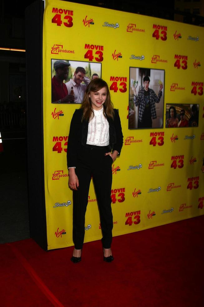 los angeles, jan 23 - cloe grazia moretz arriva a il film 43 los angeles prima a Cinese Teatro su gennaio 23, 2013 nel los angeles, circa foto