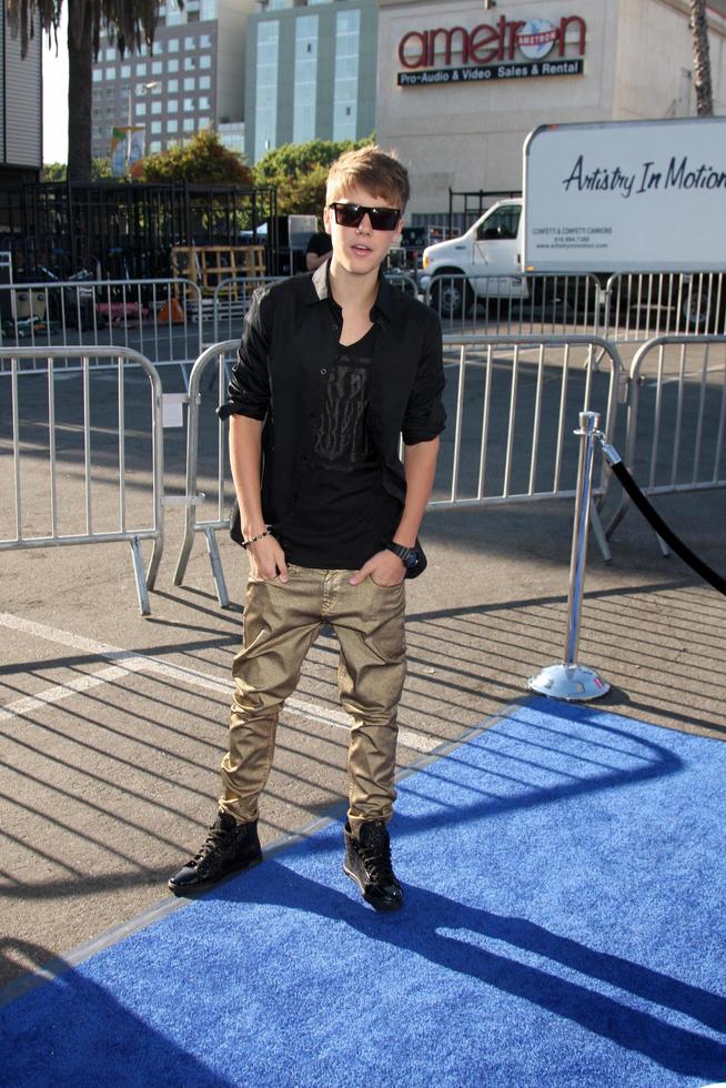 los angeles, ago 14 - giusto bieber in arrivo a il 2011 vh1 fare qualcosa premi a hollywood palladio su agosto 14, 2011 nel los angeles, circa foto