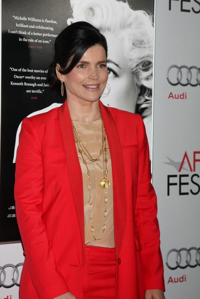 los angeles, nov 6 - giulia ormondo arriva a il mio settimana con marilyn selezione a il afi fest 2011 a grauman S Cinese Teatro su novembre 6, 2011 nel los angeles, circa foto