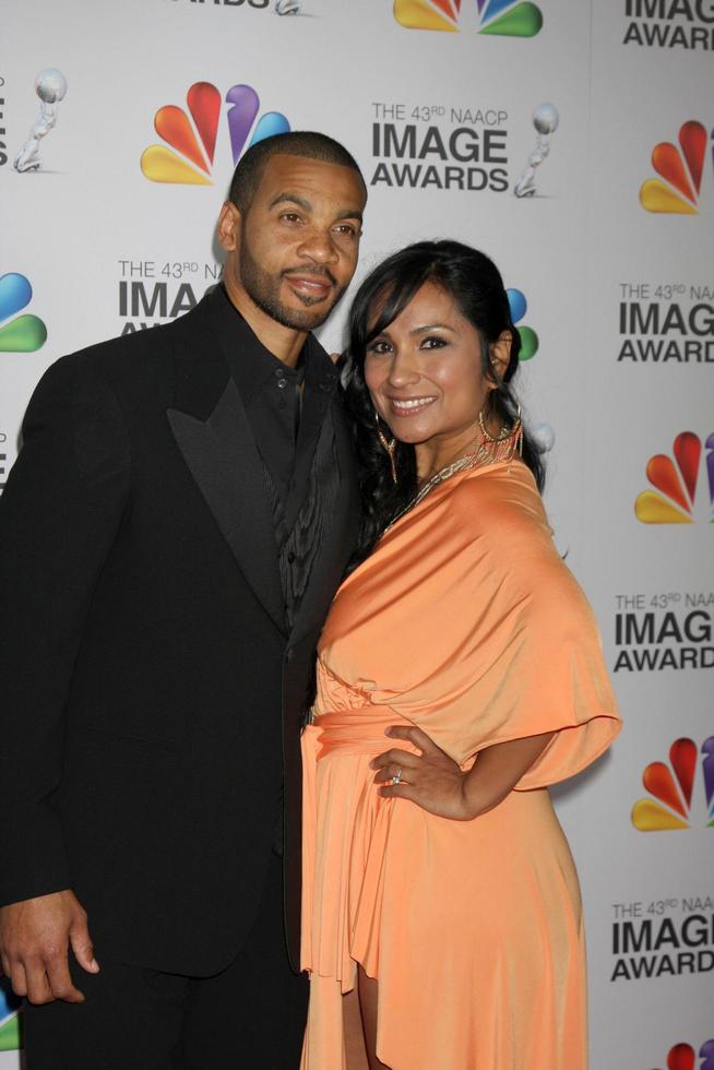 los angeles, feb 17 - Aaron d lance, moglie arriva a il 43 ° naacp Immagine premi a il santuario auditorium su febbraio 17, 2012 nel los angeles, circa foto