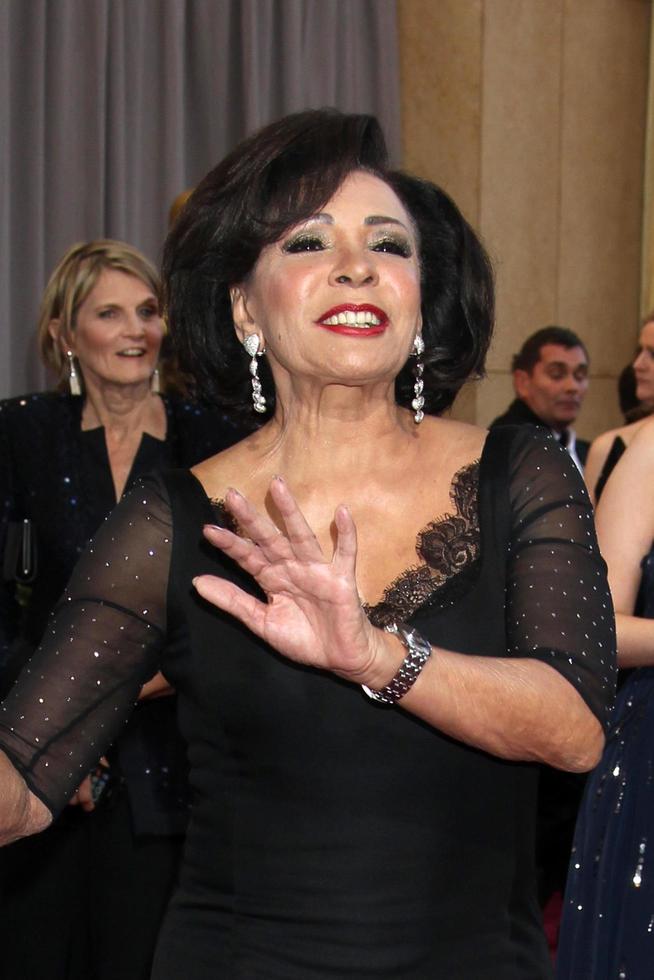 los angeles, feb 24 - Shirley bassey arriva a il 85 ° accademia premi presentazione il oscar a il dolby Teatro su febbraio 24, 2013 nel los angeles, circa foto